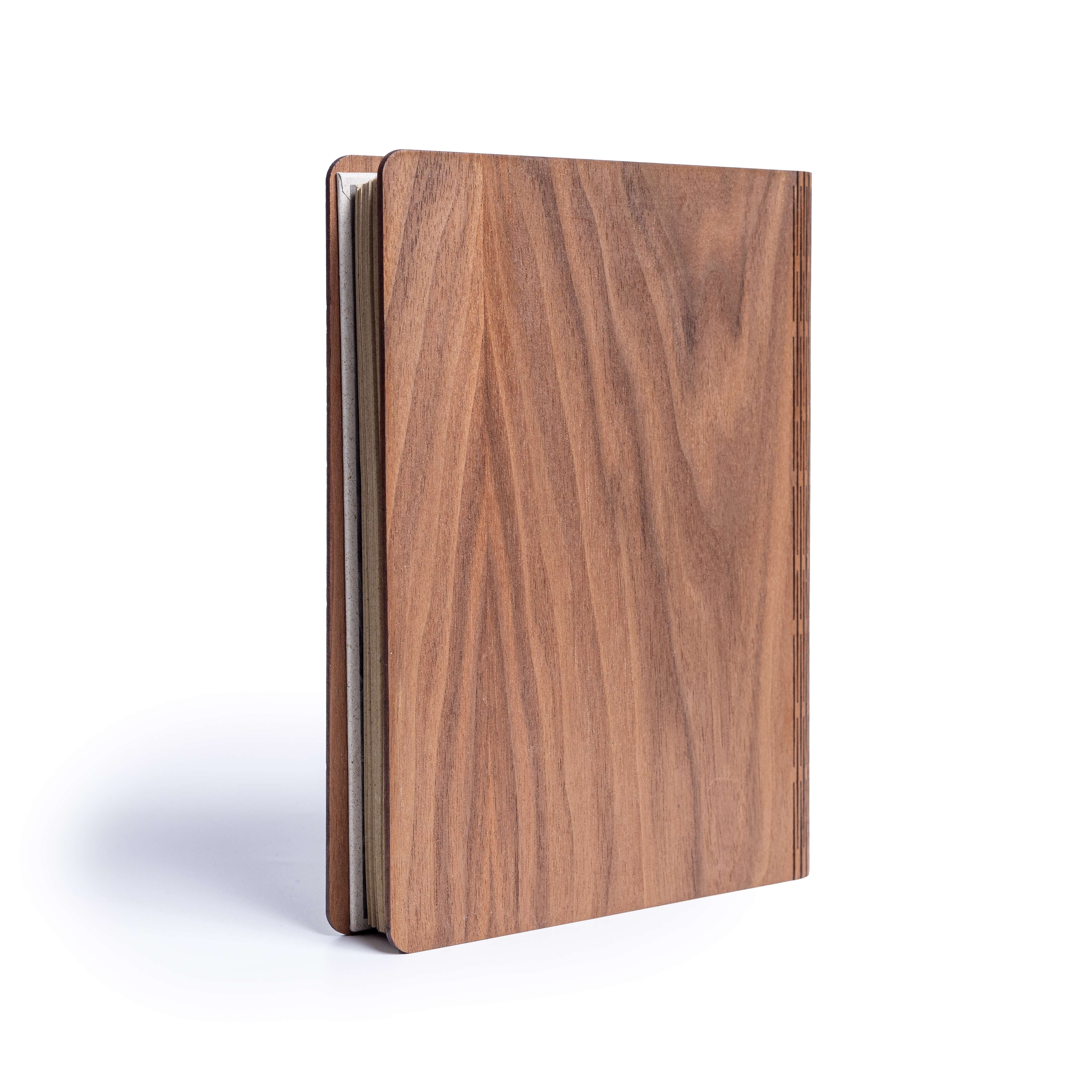 Detail povrchové úpravy dřevěného výrobku z Forma Studia