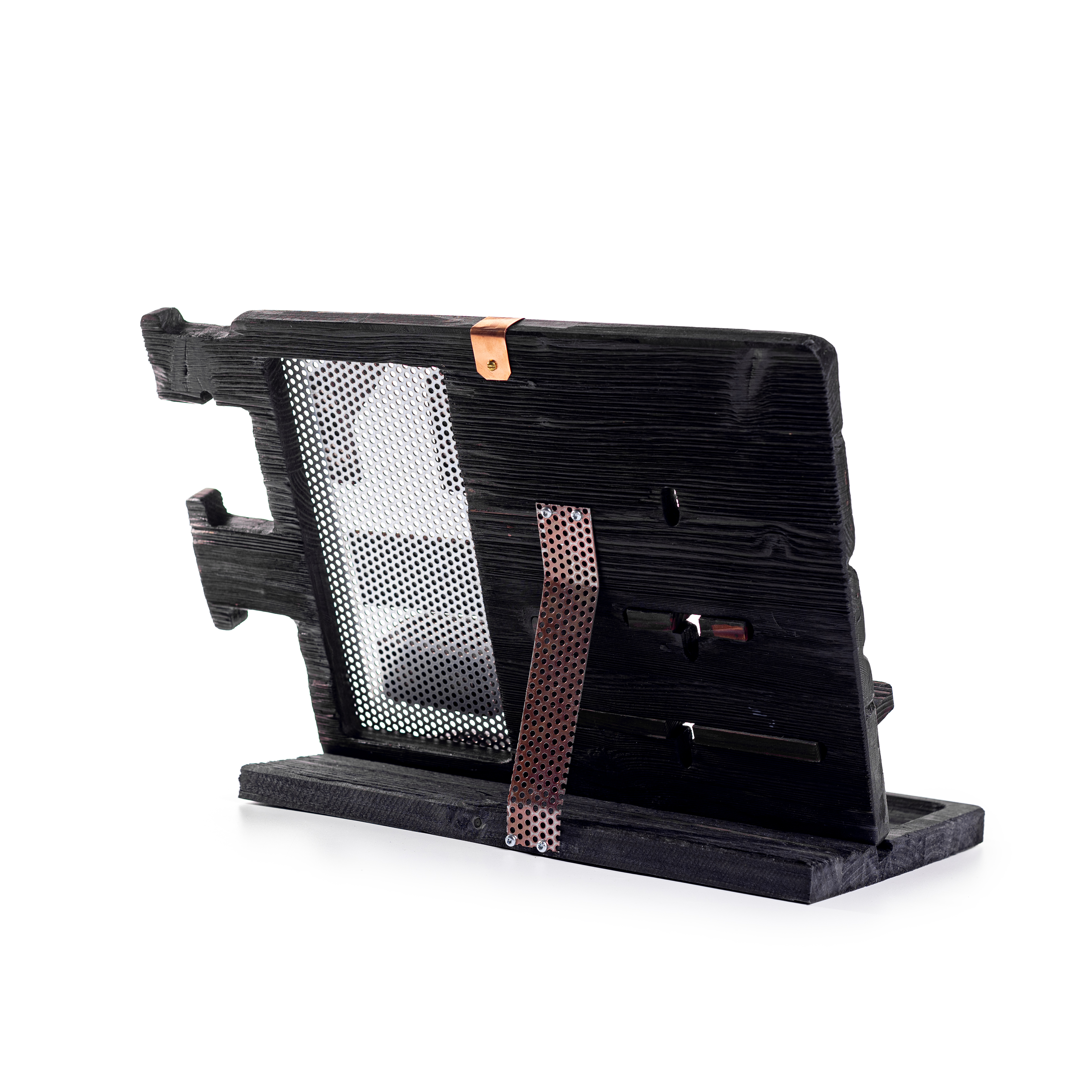 Detail zadní strany dřevěného produktu — kvalita CNC opracování